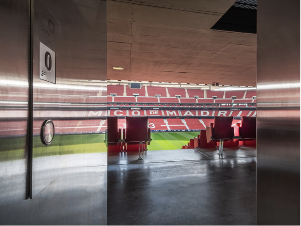 Elevador Orona num estádio de futebol