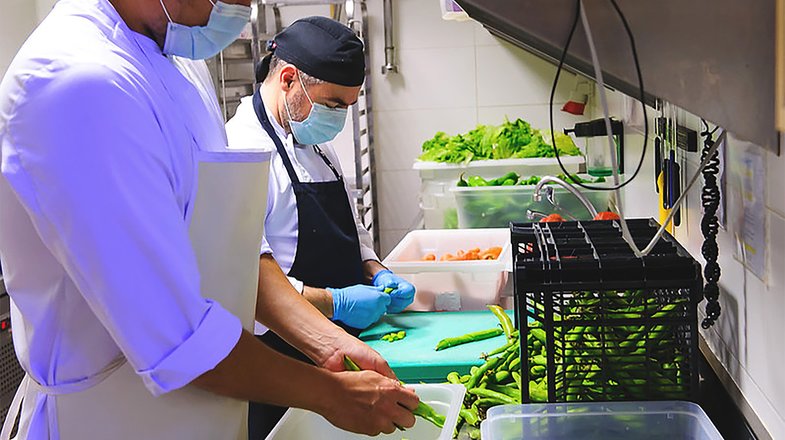 Trabajadores de cocina de Orona Ideo